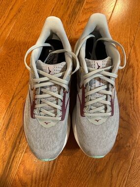 Mizuno Lightweight Running Sneakers - Light Gray with Maroon Trim.